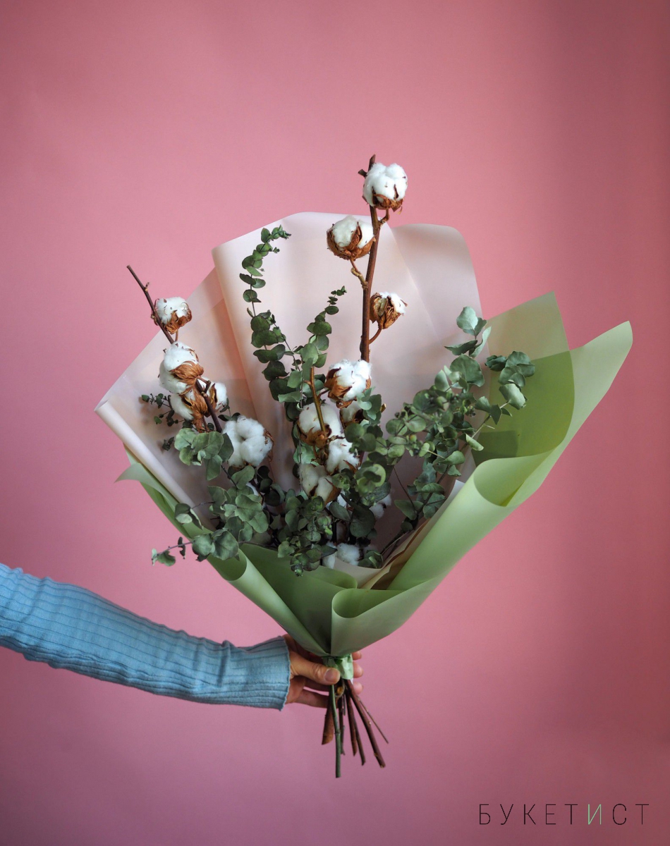 Букет из веток хлопка и эвкалипта-сухоцвета