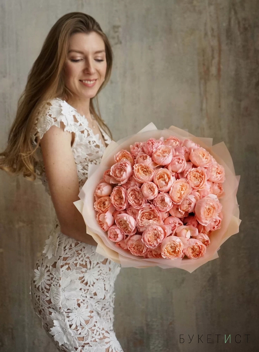 Букет кустовых пионовидных роз Джульетта 