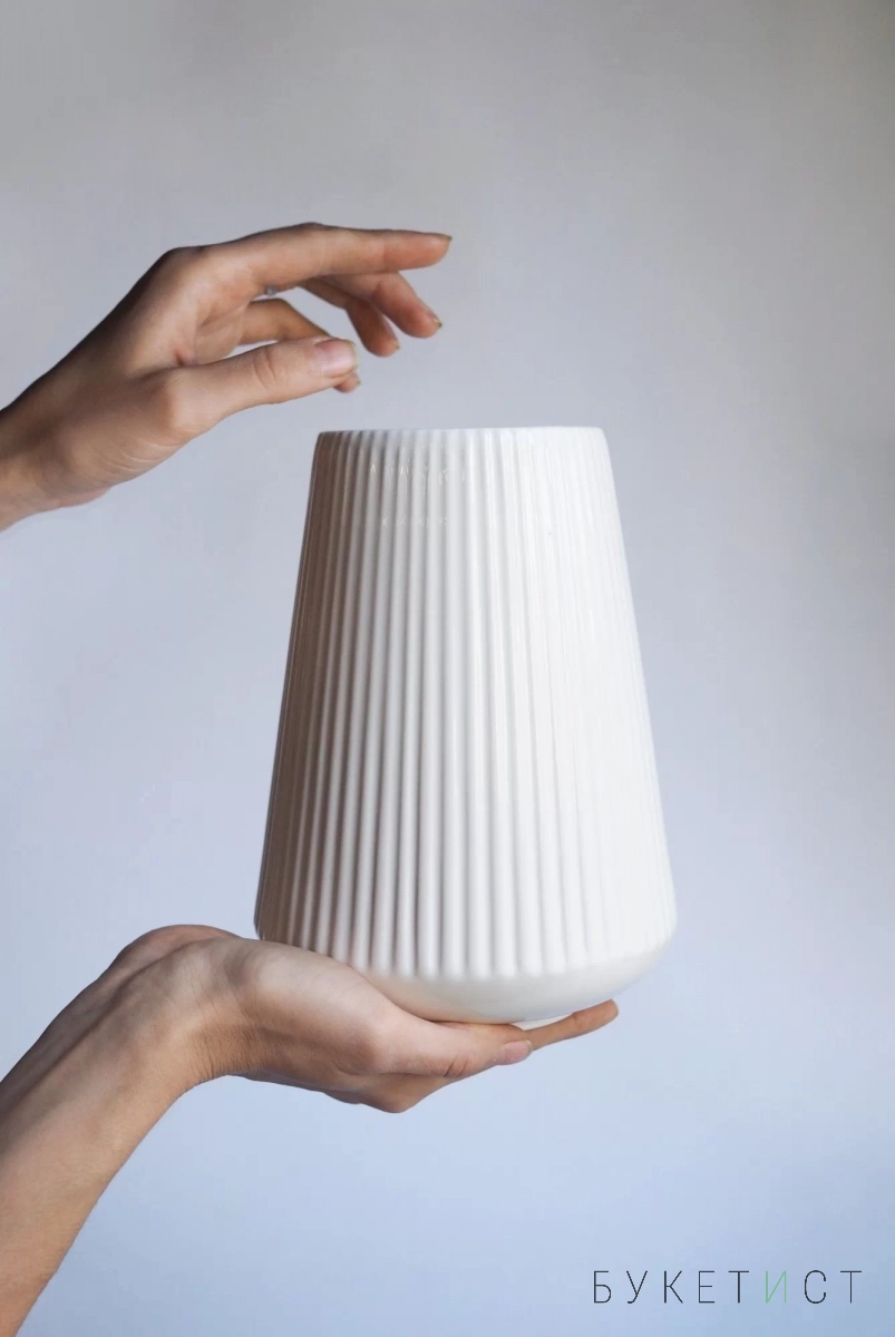 Стильная керамическая ваза