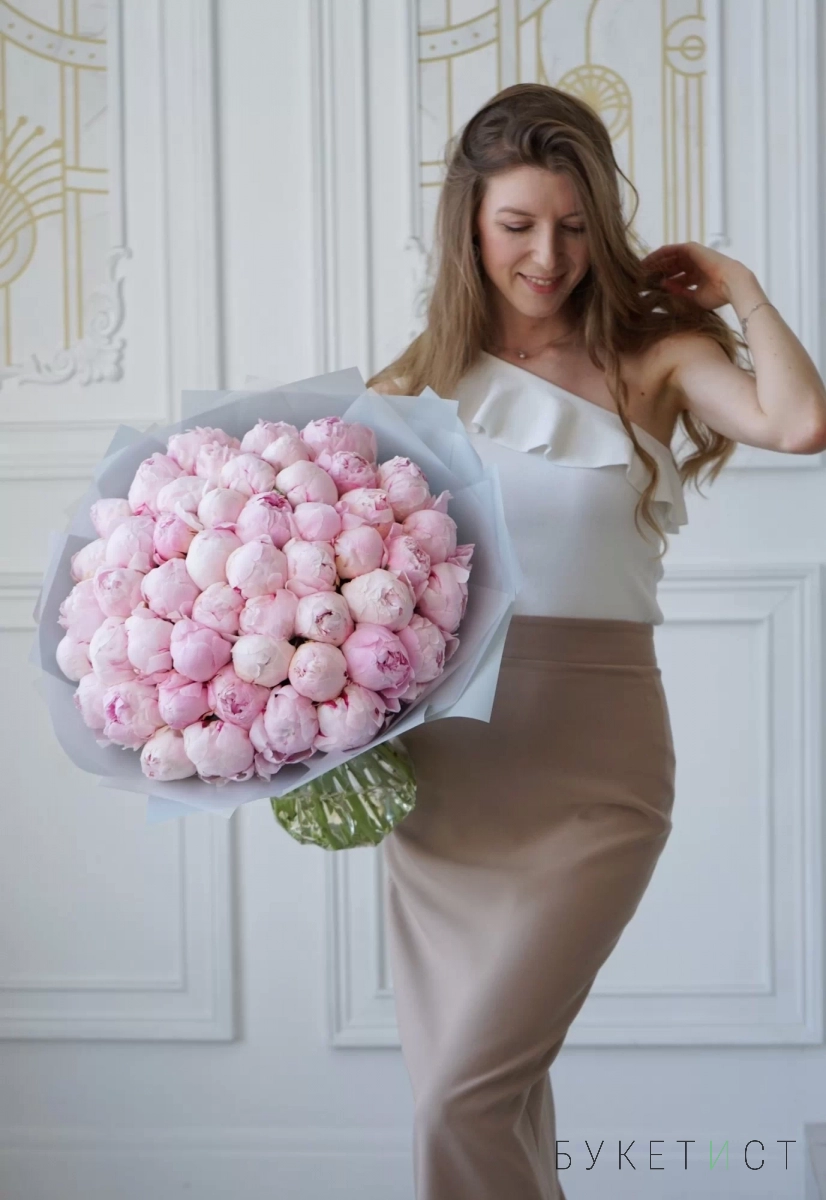 Букет розовых французских пионов Сара Бернар, 49 стеблей