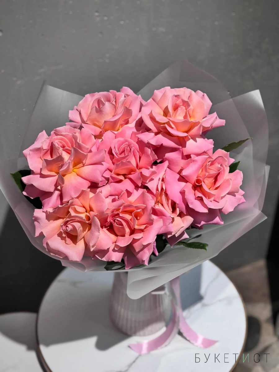 Эффектный букет из персиковых вывернутых роз Эффектный букет из персиковых вывернутых роз