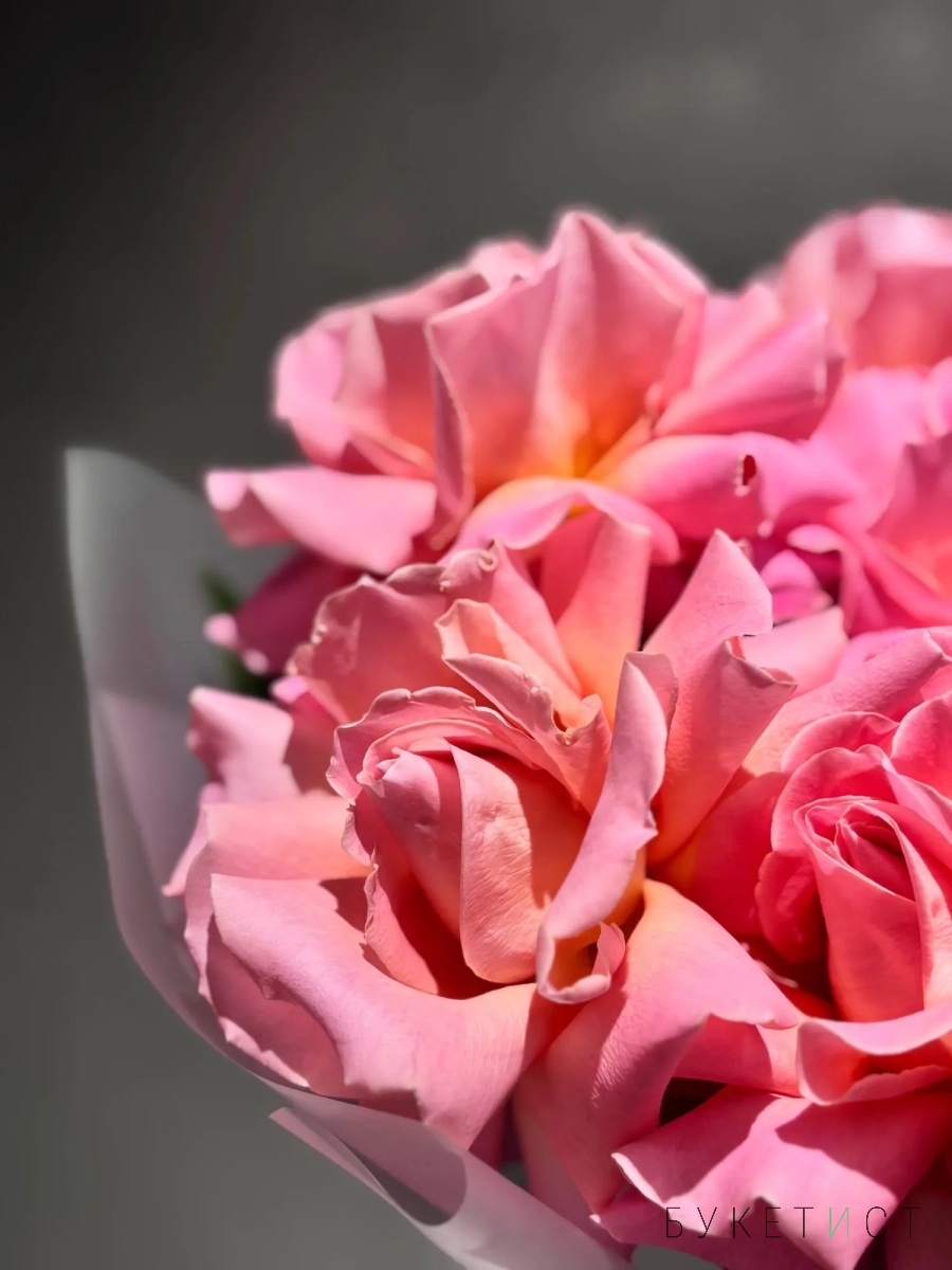 Эффектный букет из персиковых вывернутых роз Эффектный букет из персиковых вывернутых роз