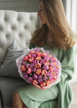 Букет пионовидных тюльпанов ярких оттенков