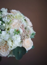 Букет невесты из пионовидных роз Бомбастик, эустомы и озатамнуса