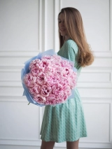 Букет нежно-розовых пионов сорта Сара Бернар