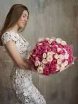 Большой букет нежно-розовых пионовидных роз