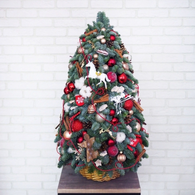 Дизайнерская ёлка ручной работы из натуральной хвои с новогодними украшениями, 70 см