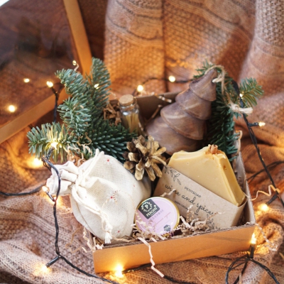 Новогодний подарочный набор с мылом, саше и деревянной ёлочкой