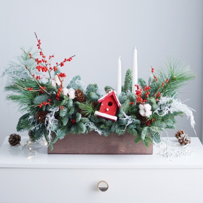 Дизайнерская композиция из живой ели "Дом, милый дом"