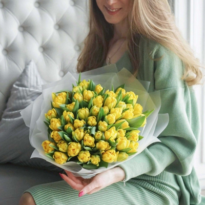 Букет желтых пионовидных тюльпанов