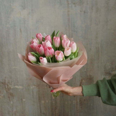 Нежный букет розовых тюльпанов сорта Династия, 15 стеблей