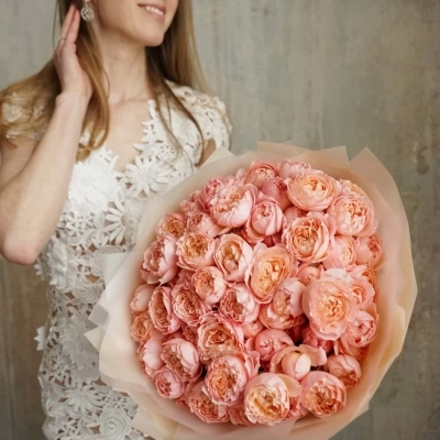 Букет кустовых пионовидных роз Джульетта 