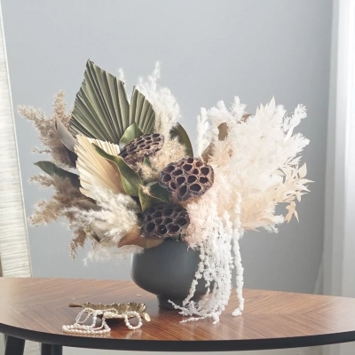 Бронзовая композиция с лотосом и листьями пальмы в керамическом кашпо