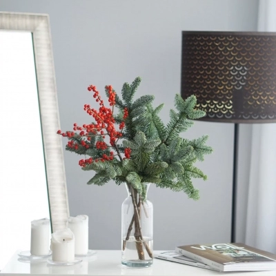 Зимний интерьерный букет из веток Нобилиса и Илекса Зимний интерьерный букет из веток Нобилиса и Илекса