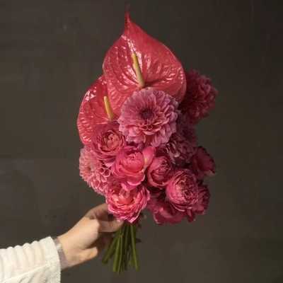 Монохромный букет невесты "Pink"
