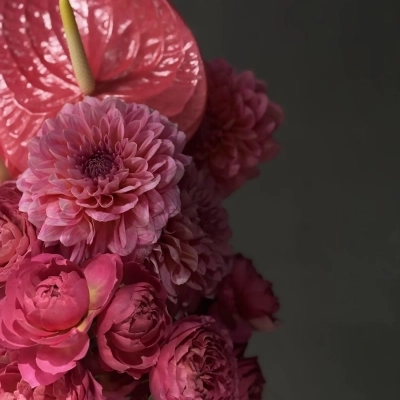 Монохромный букет невесты "Pink"