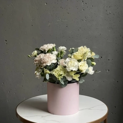 Нежная композиция с диантусами двух сортов Нежная композиция с диантусами двух сортов