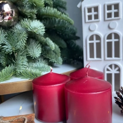 Набор низких красных свечей 3 шт