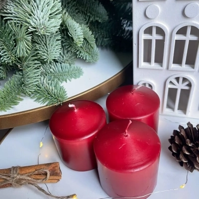 Набор низких красных свечей 3 шт Набор низких красных свечей 3 шт