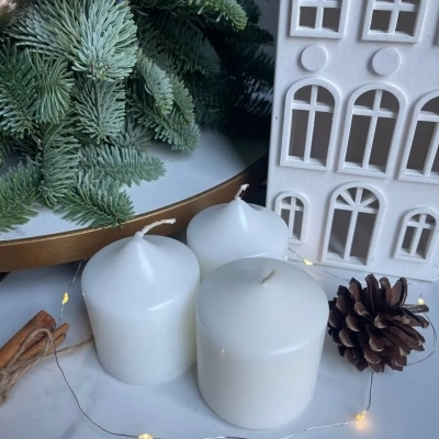 Набор низких белых свечей 3 шт