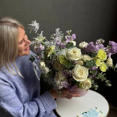 Композиция в шляпной коробке