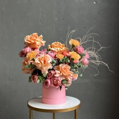 Сочная композиция с вывернутыми розами и стифой Сочная композиция с вывернутыми розами и стифой