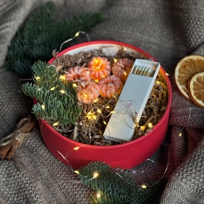 Новогодний подарочный набор с мини-свечками "Мандаринка" Новогодний подарочный набор с мини-свечками "Мандаринка"