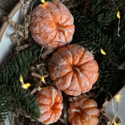 Новогодний подарочный набор микс больших и маленьких свечей "Мандаринка"