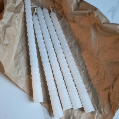 Набор белых витых свечей 5 шт Набор белых витых свечей 5 шт