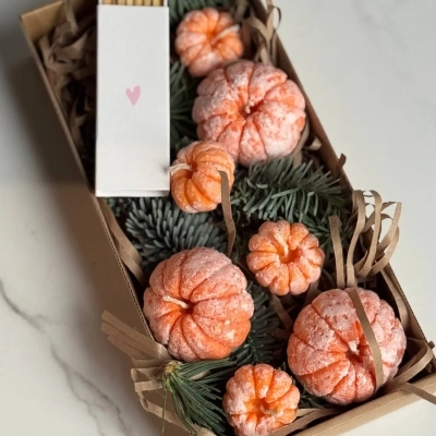 Подарочный набор со свечами ручной работы "Мандаринки" Подарочный набор со свечами ручной работы "Мандаринки"