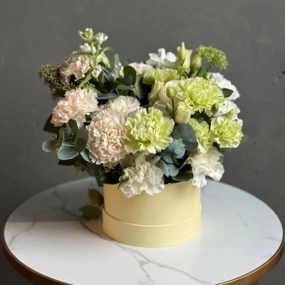 Композиция в шляпной коробке "Лимонный пирог"