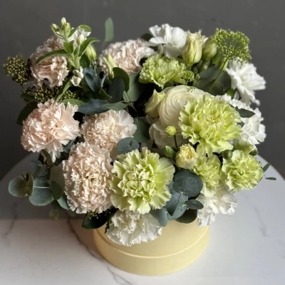 Композиция в шляпной коробке "Лимонный пирог"