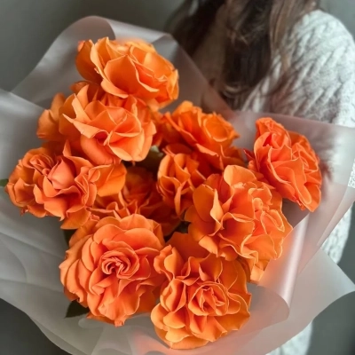 Букет ажурных роз сорта Карнелиан