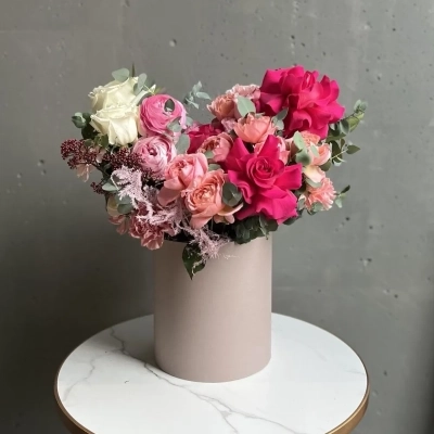 Композиция в шляпной коробке "Малиновый щербет"