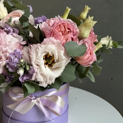 Композиция в шляпной коробке "Лавандовые грезы"