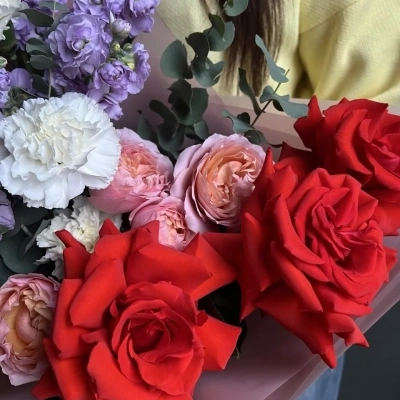 Авторский букет "Взболтать, но не смешивать" Авторский букет "Взболтать, но не смешивать"