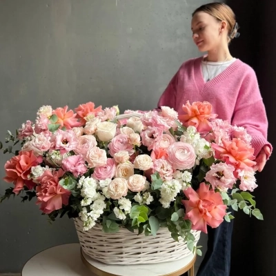 Изысканная композиция в корзине «Жемчужное сияние»