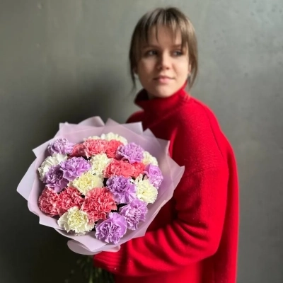 Букет гвоздик разных оттенков