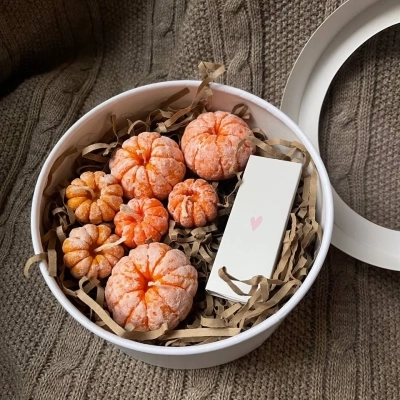 Подарочный набор со свечами ручной работы "Мандаринки" Подарочный набор со свечами ручной работы "Мандаринки"