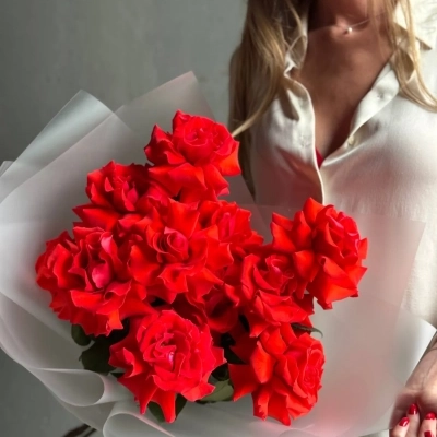 Эффектный букет из роз сорта Nina