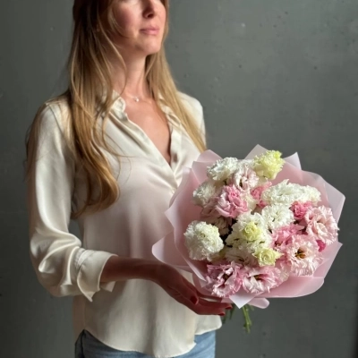 Нежный букет белых и розовых эустом Нежный букет белых и розовых эустом