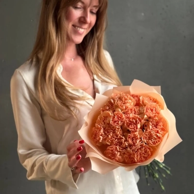 Букет оранжевых гвоздик