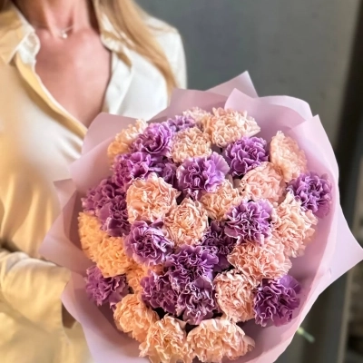 Букет гвоздик разных оттенков Букет гвоздик разных оттенков