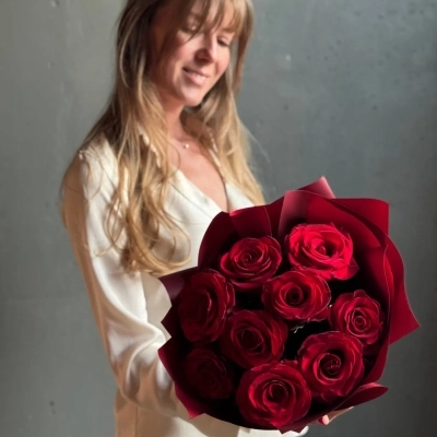 Букет из бордовых роз сорта Ред Наоми Букет из бордовых роз сорта Ред Наоми