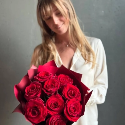 Букет из бордовых роз сорта Ред Наоми Букет из бордовых роз сорта Ред Наоми