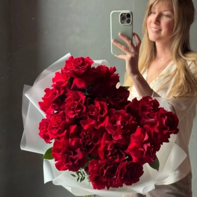 Букет из французских роз "Lady in red"