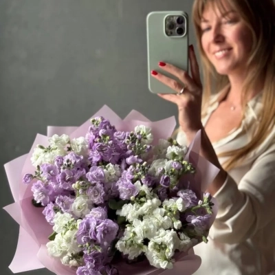 Воздушный букет душистой маттиолы