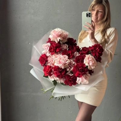 Большой букет из эквадорских роз "Ты просто космос"