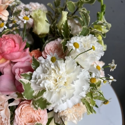 Авторская композиция в шляпной коробке "Абрикосовый крамбл"