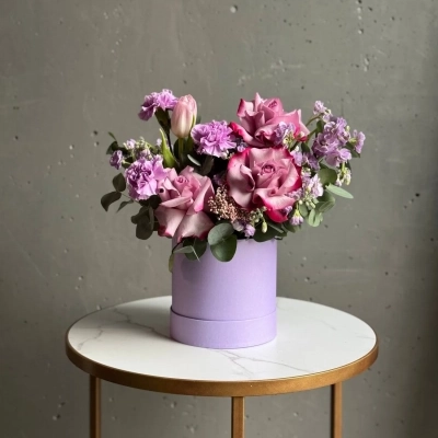 Авторская композиция в шляпной коробке "Лавандовые грёзы"